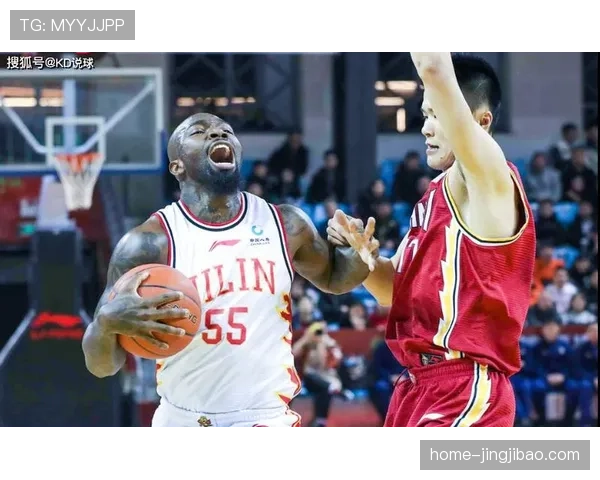 亚当斯作为战术支点作用明显，塞维利亚保级之路需其持续贡献